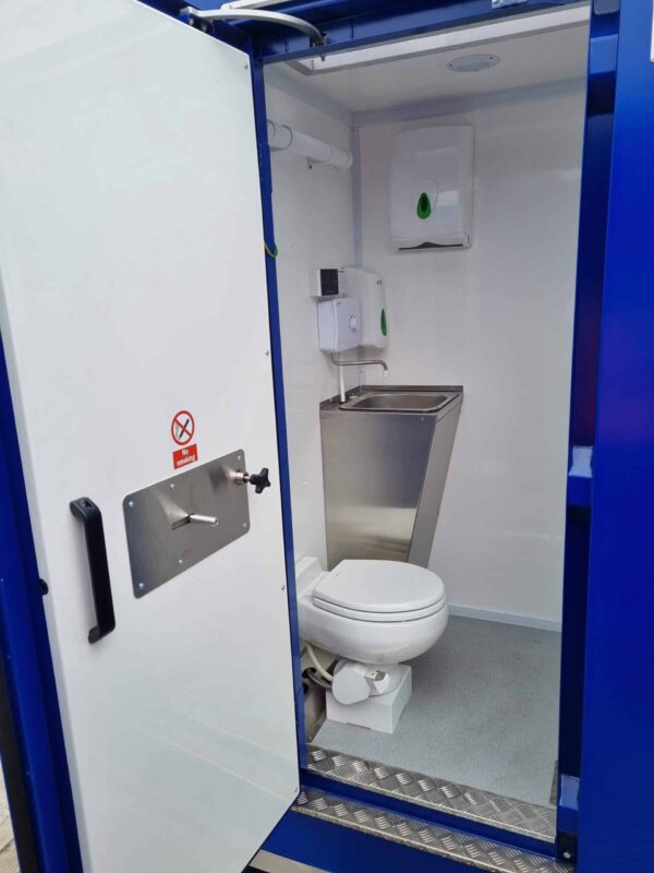 Towable welfare Cabin with Full flush toilets